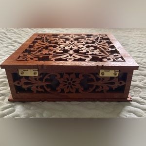 SCROLLWORK WOOD HINGED BOX WITH FLOWER CUT OUT PATTERN